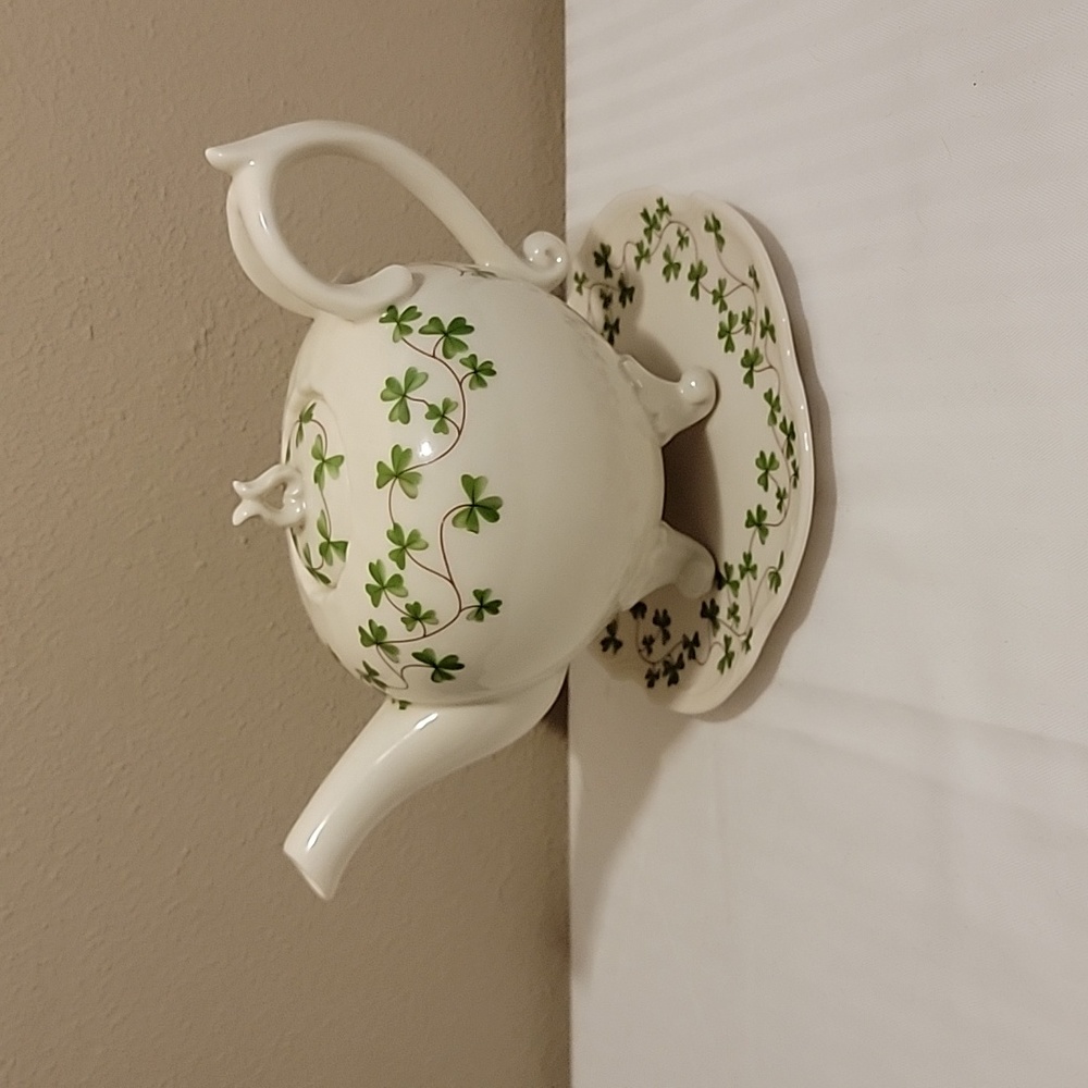 Shannon Porcelain Footed Shamrocks Teapot With Plate